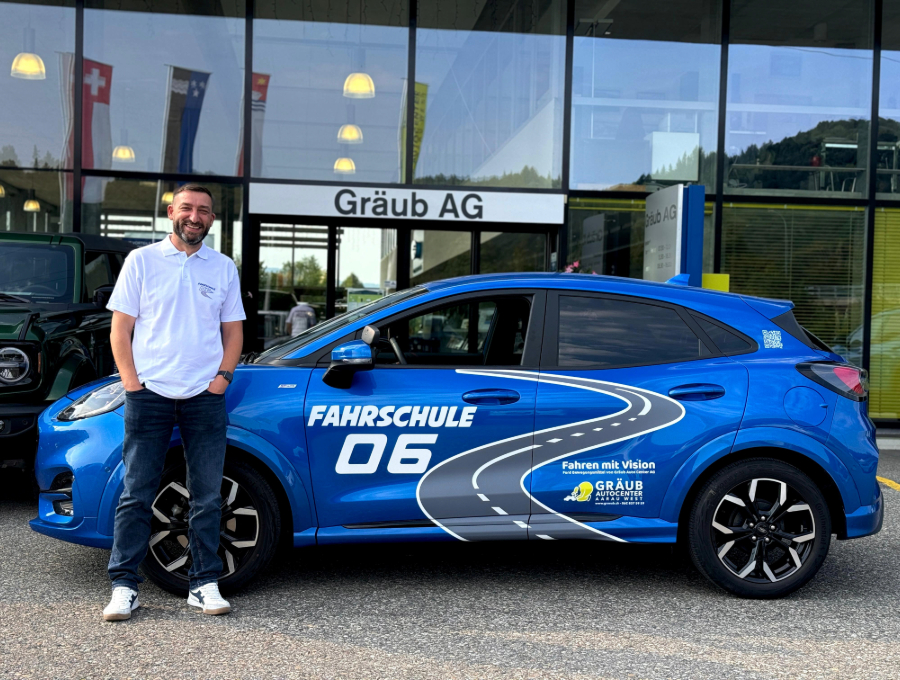 Fahrlehrer mit Fahrschule 06 Auto